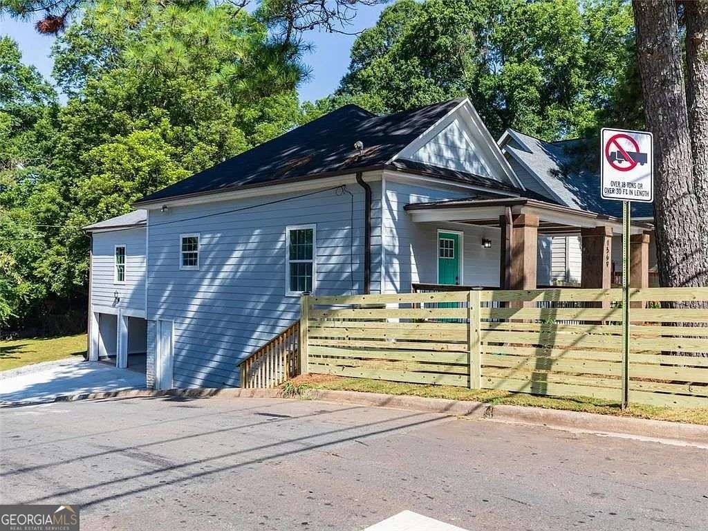 Photo of 1569 Jonesboro Road SE, Atlanta, GA 30315 (MLS # 10756122)