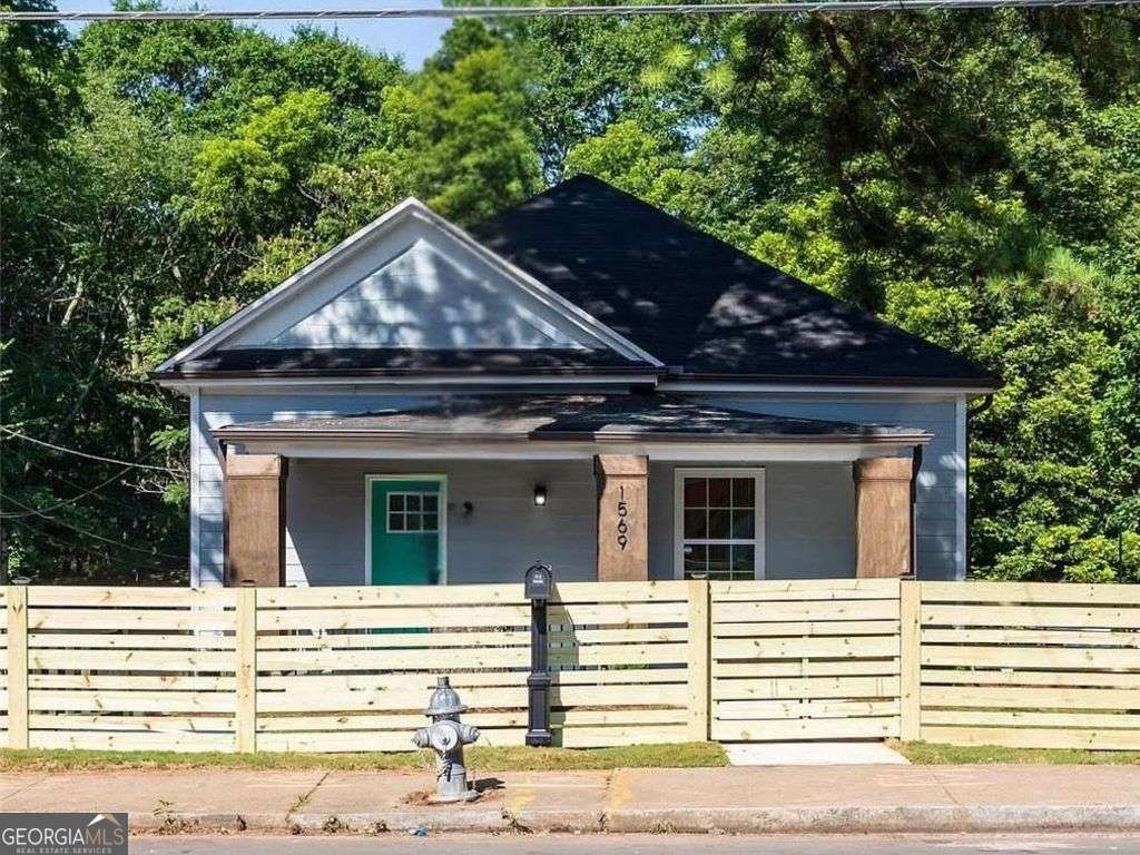 Photo of 1569 Jonesboro Road SE, Atlanta, GA 30315 (MLS # 10756122)