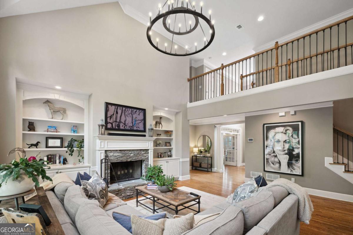 1235 Grand View DR SE
