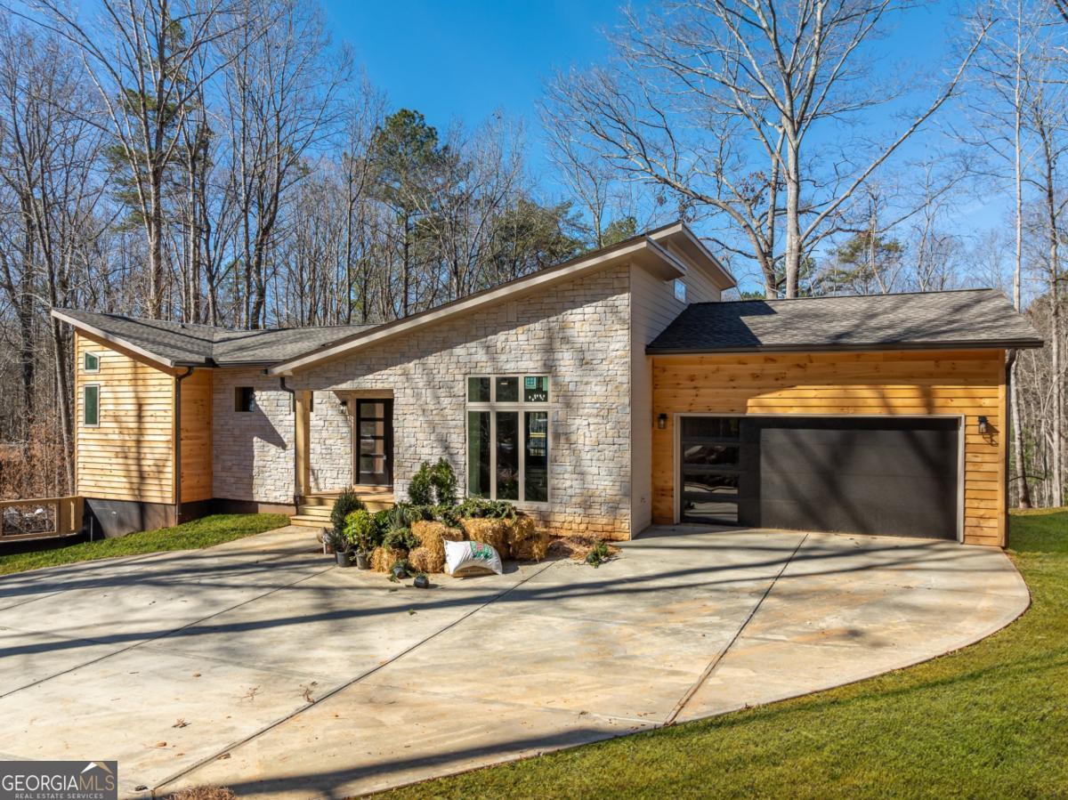 2140 Newport DR