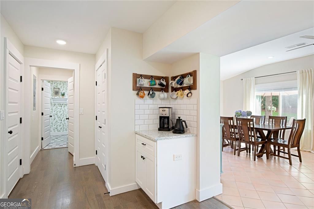 Smyrna, Georgia 30082, United States, 3 Bedrooms Bedrooms, ,3 BathroomsBathrooms,Residential,Pending,197440