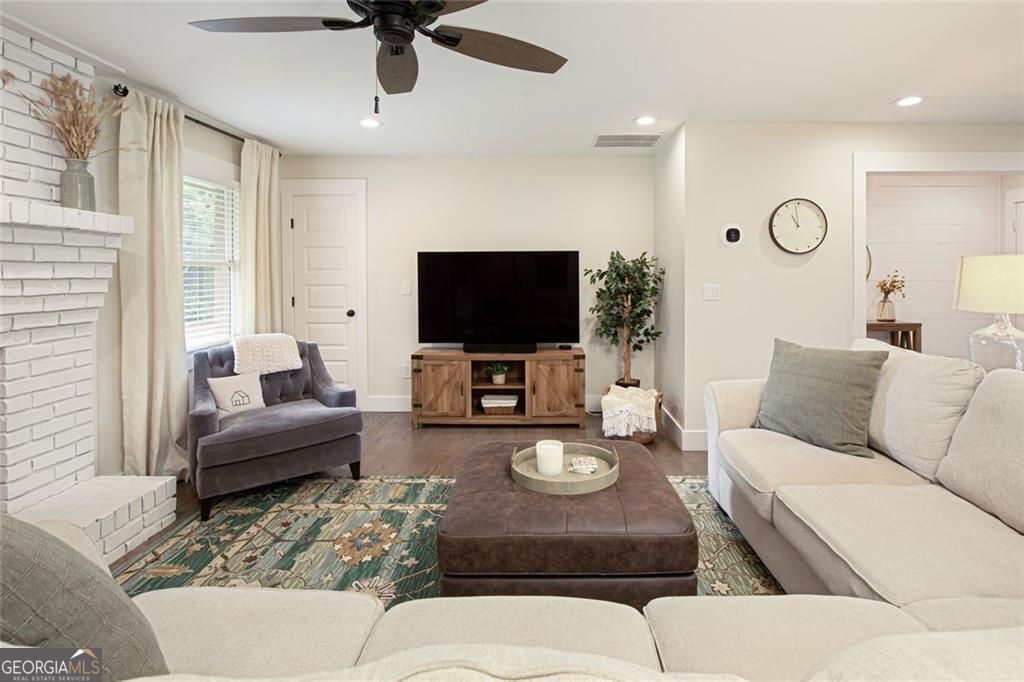 Smyrna, Georgia 30082, United States, 3 Bedrooms Bedrooms, ,3 BathroomsBathrooms,Residential,Pending,197440