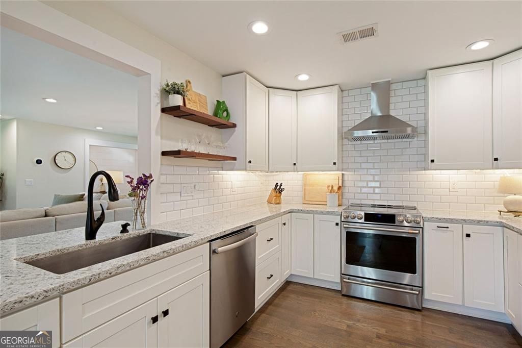 Smyrna, Georgia 30082, United States, 3 Bedrooms Bedrooms, ,3 BathroomsBathrooms,Residential,Pending,197440