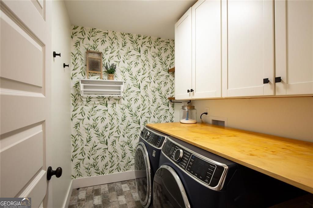 Smyrna, Georgia 30082, United States, 3 Bedrooms Bedrooms, ,3 BathroomsBathrooms,Residential,Pending,197440