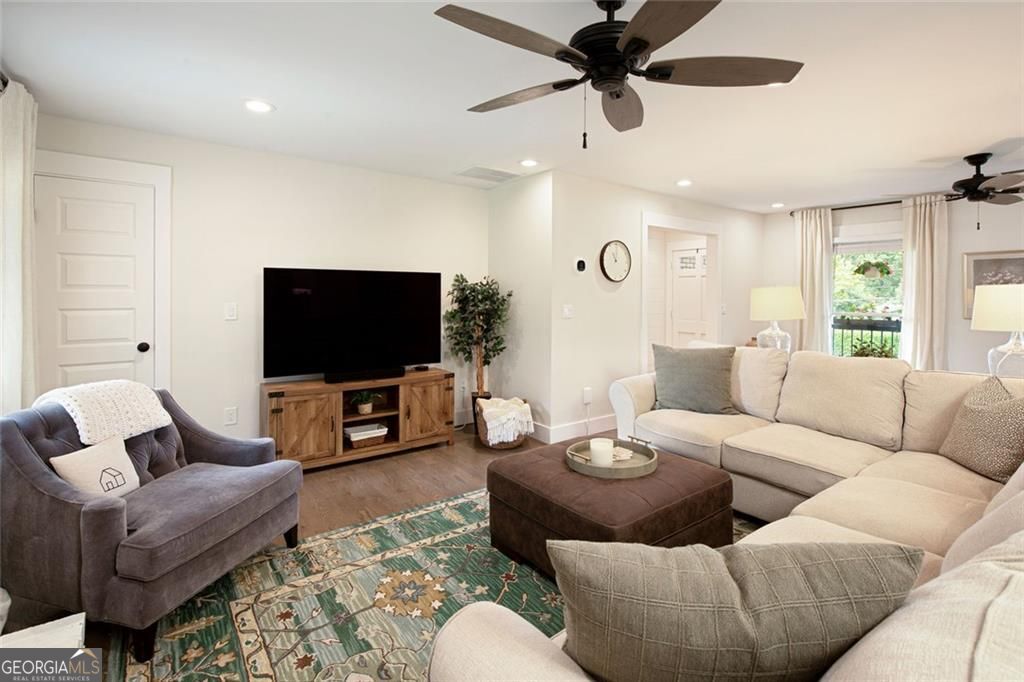 Smyrna, Georgia 30082, United States, 3 Bedrooms Bedrooms, ,3 BathroomsBathrooms,Residential,Pending,197440