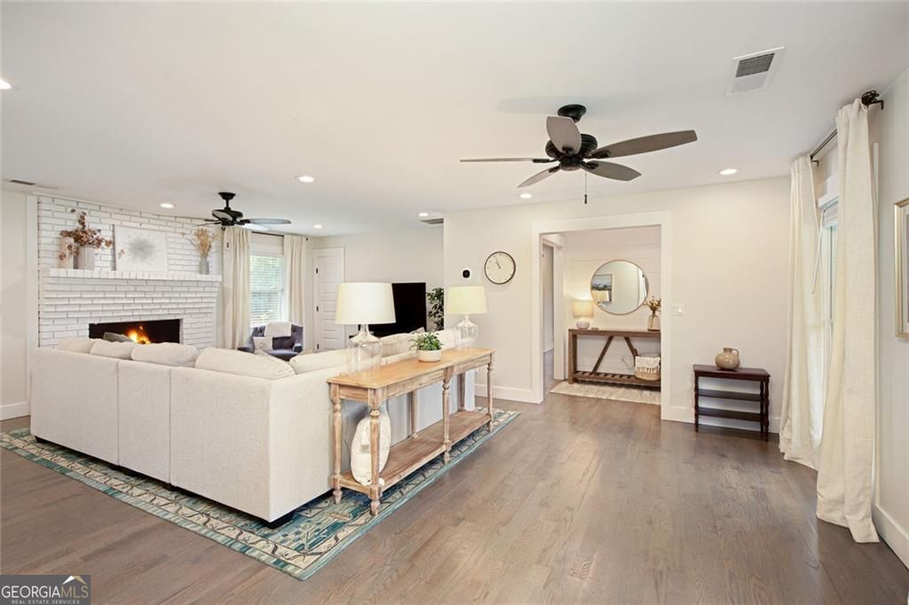 Smyrna, Georgia 30082, United States, 3 Bedrooms Bedrooms, ,3 BathroomsBathrooms,Residential,Pending,197440