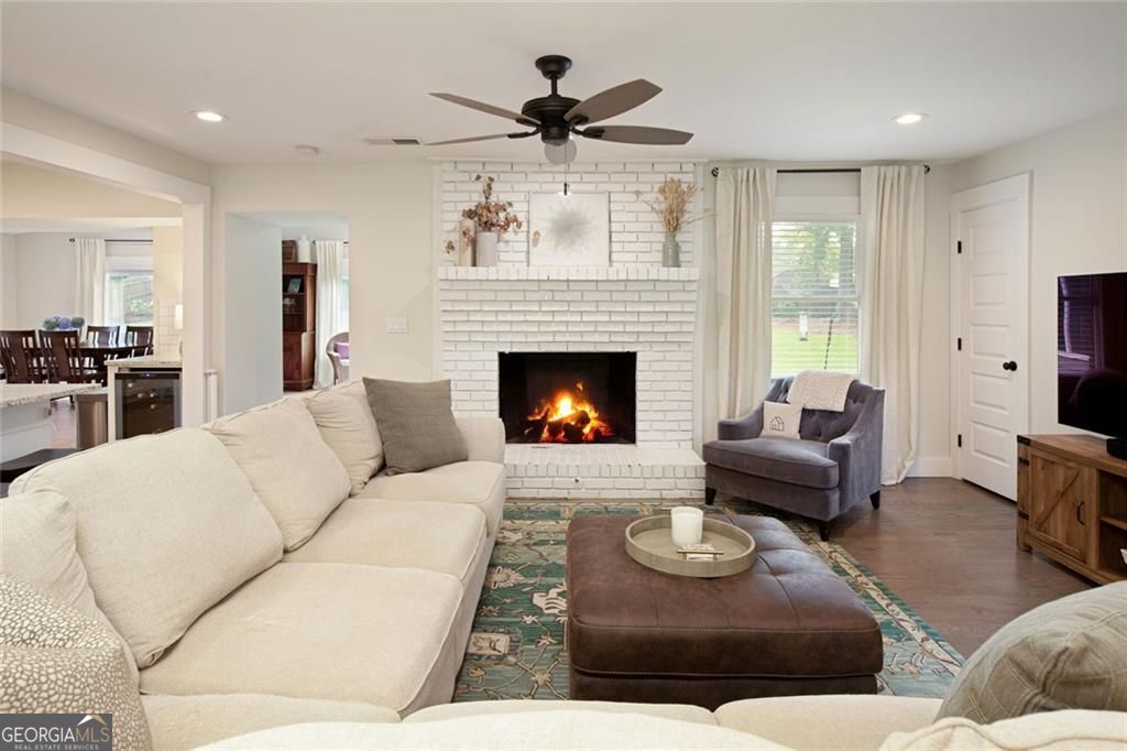 Smyrna, Georgia 30082, United States, 3 Bedrooms Bedrooms, ,3 BathroomsBathrooms,Residential,Pending,197440