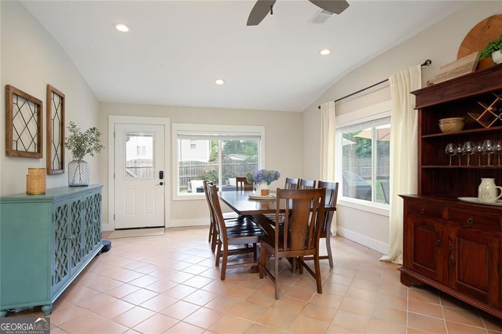 Smyrna, Georgia 30082, United States, 3 Bedrooms Bedrooms, ,3 BathroomsBathrooms,Residential,Pending,197440