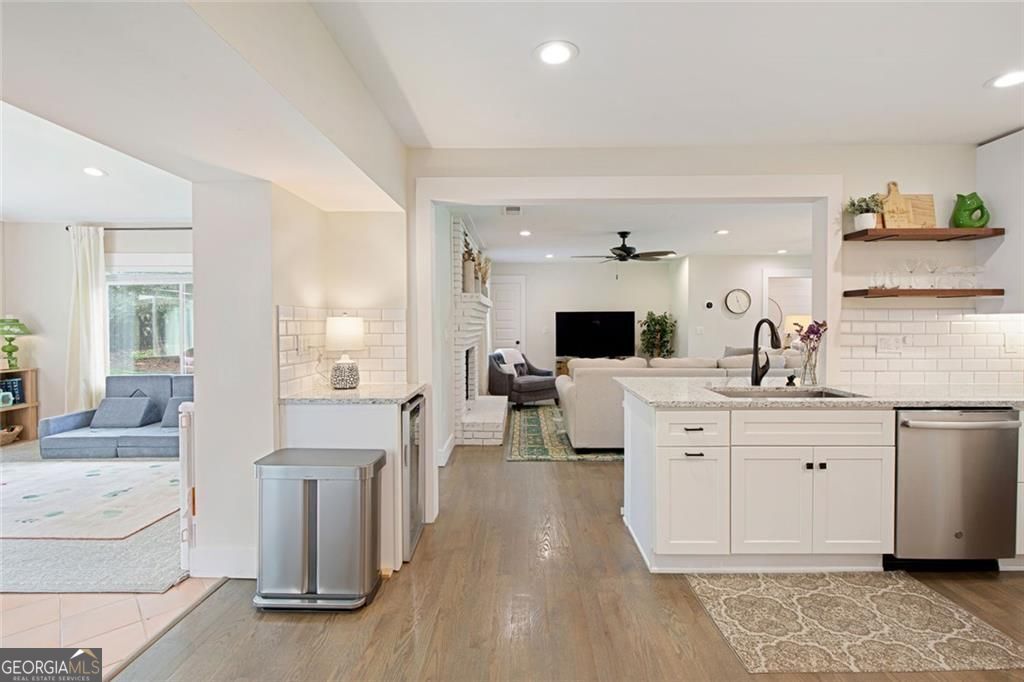 Smyrna, Georgia 30082, United States, 3 Bedrooms Bedrooms, ,3 BathroomsBathrooms,Residential,Pending,197440