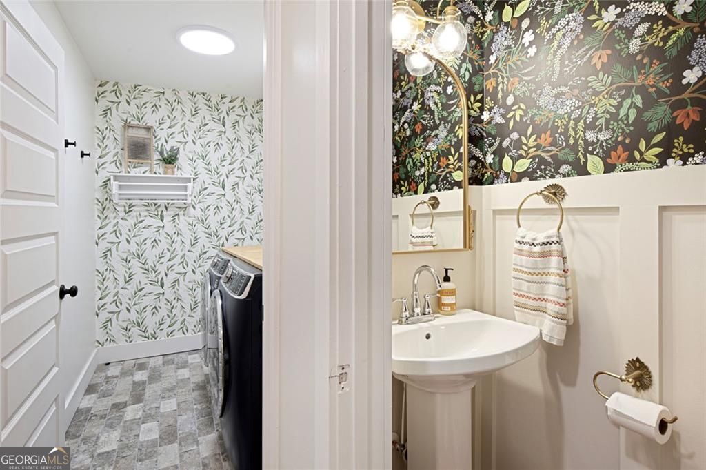 Smyrna, Georgia 30082, United States, 3 Bedrooms Bedrooms, ,3 BathroomsBathrooms,Residential,Pending,197440