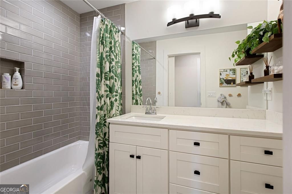 Smyrna, Georgia 30082, United States, 3 Bedrooms Bedrooms, ,3 BathroomsBathrooms,Residential,Pending,197440