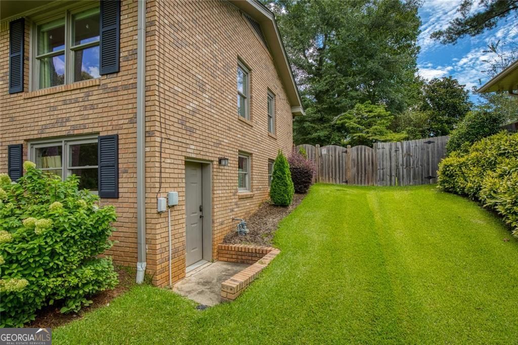 Smyrna, Georgia 30082, United States, 3 Bedrooms Bedrooms, ,3 BathroomsBathrooms,Residential,Pending,197440