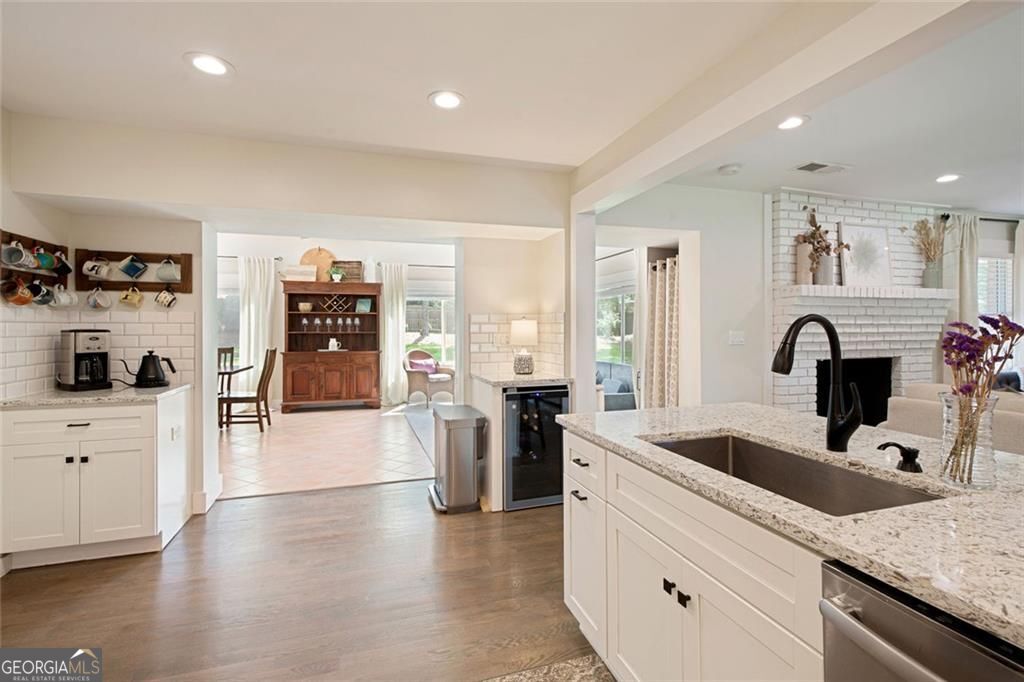 Smyrna, Georgia 30082, United States, 3 Bedrooms Bedrooms, ,3 BathroomsBathrooms,Residential,Pending,197440