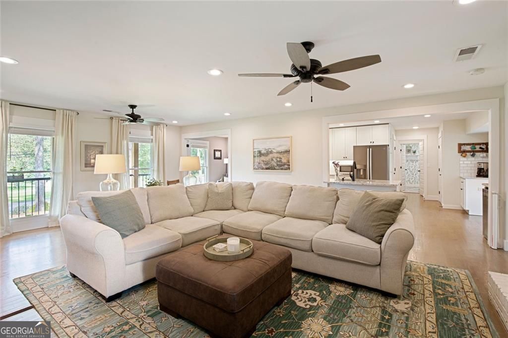 Smyrna, Georgia 30082, United States, 3 Bedrooms Bedrooms, ,3 BathroomsBathrooms,Residential,Pending,197440