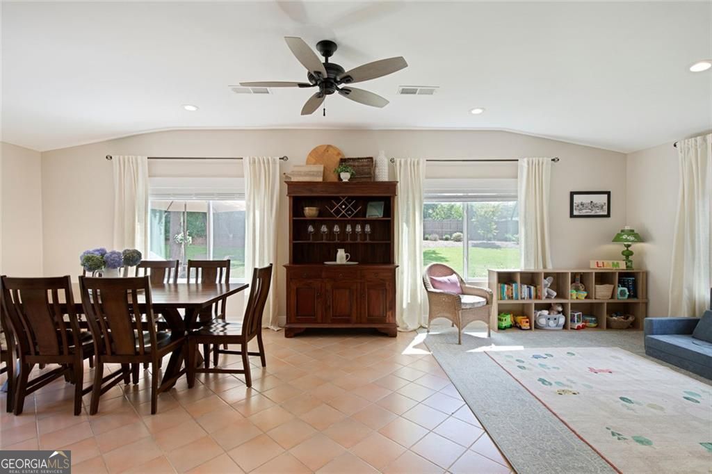 Smyrna, Georgia 30082, United States, 3 Bedrooms Bedrooms, ,3 BathroomsBathrooms,Residential,Pending,197440