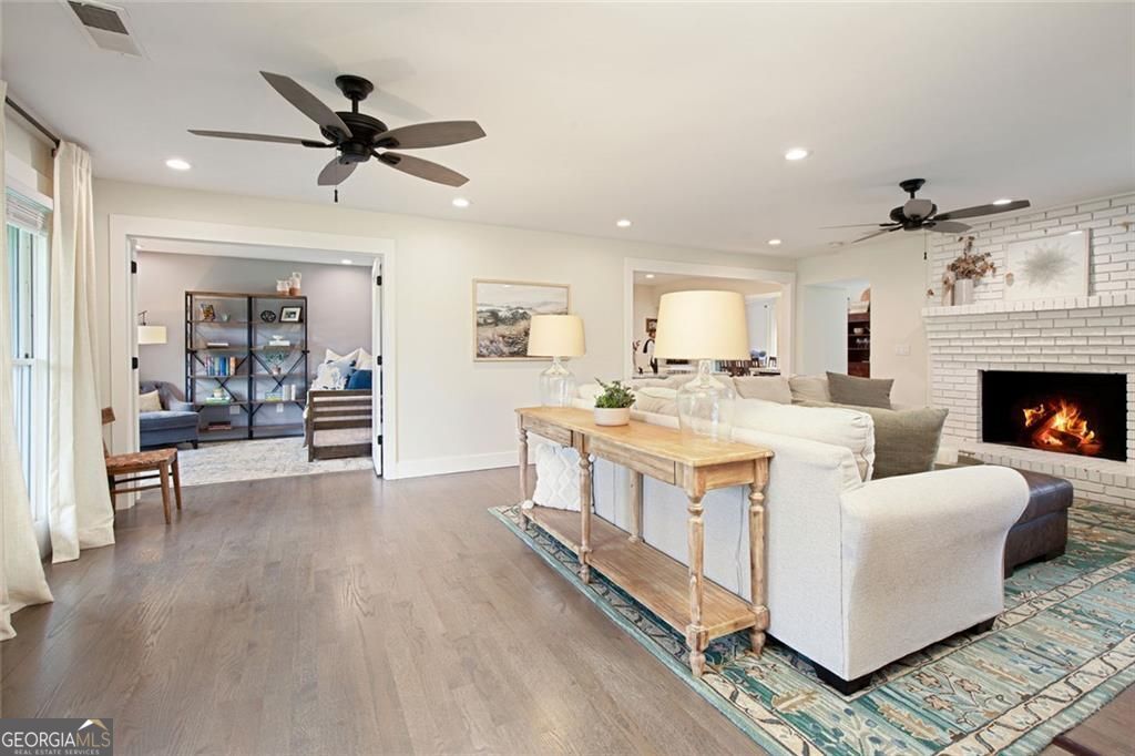 Smyrna, Georgia 30082, United States, 3 Bedrooms Bedrooms, ,3 BathroomsBathrooms,Residential,Pending,197440