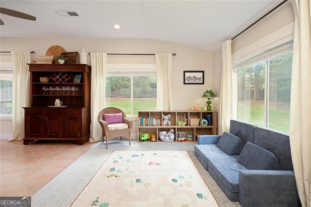 Smyrna, Georgia 30082, United States, 3 Bedrooms Bedrooms, ,3 BathroomsBathrooms,Residential,Pending,197440