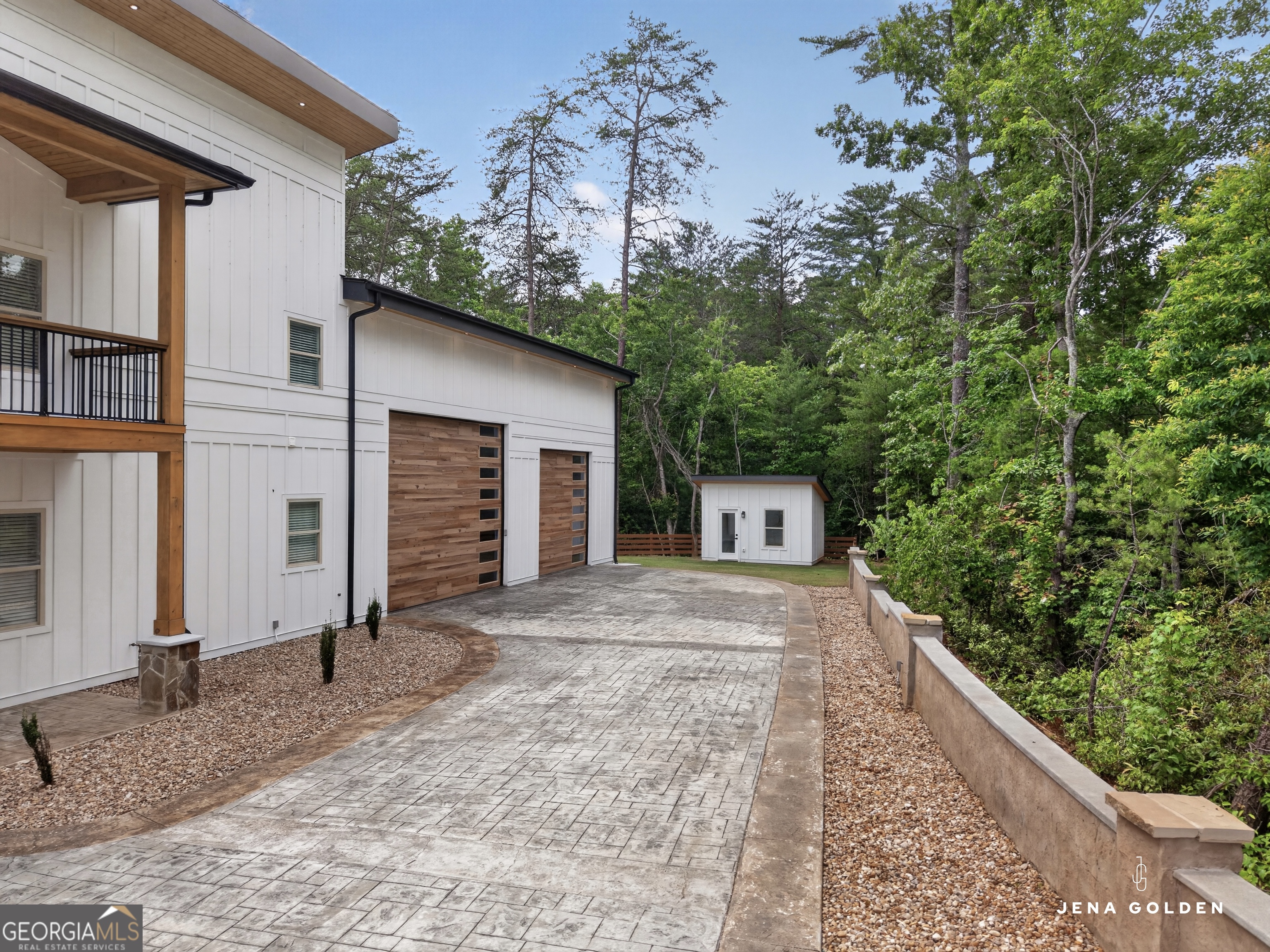 300 Mountain Ridge DR