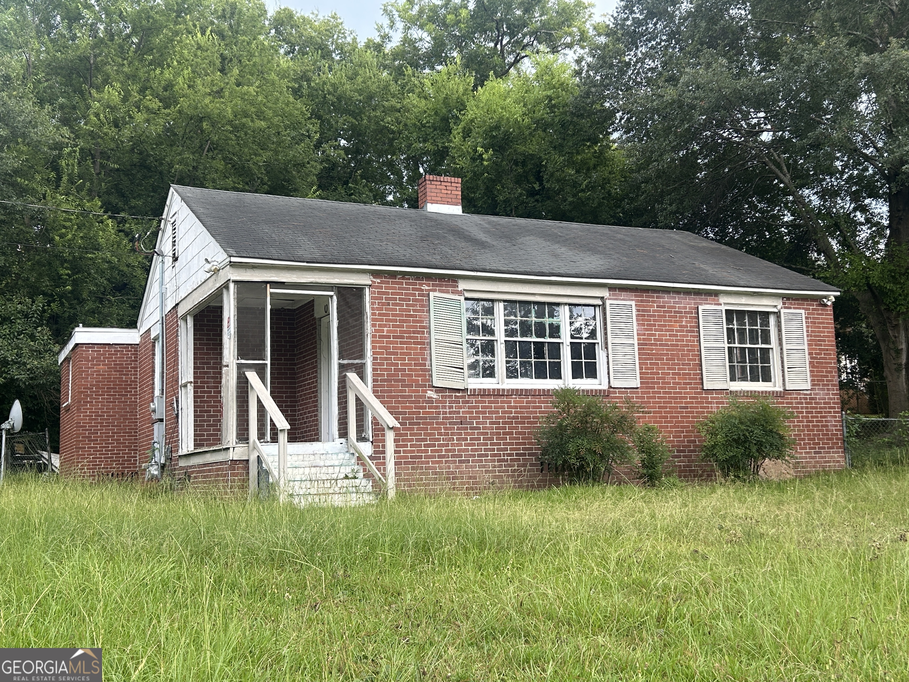 Perfect opportunity for an investor looking to bring this all-brick home back to life! Located in the heart of Macon, GA and just minutes from shopping and amenities, this property is ideal for a full renovation and offers incredible potential. Whether you're looking to flip or build your rental portfolio, this is your chance to make a smart investment. Property is being sold as-is-let's make a deal!