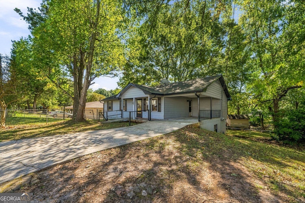 Photo of 204 Lovvorn Road, Carrollton, GA 30117 (MLS # 10875739)