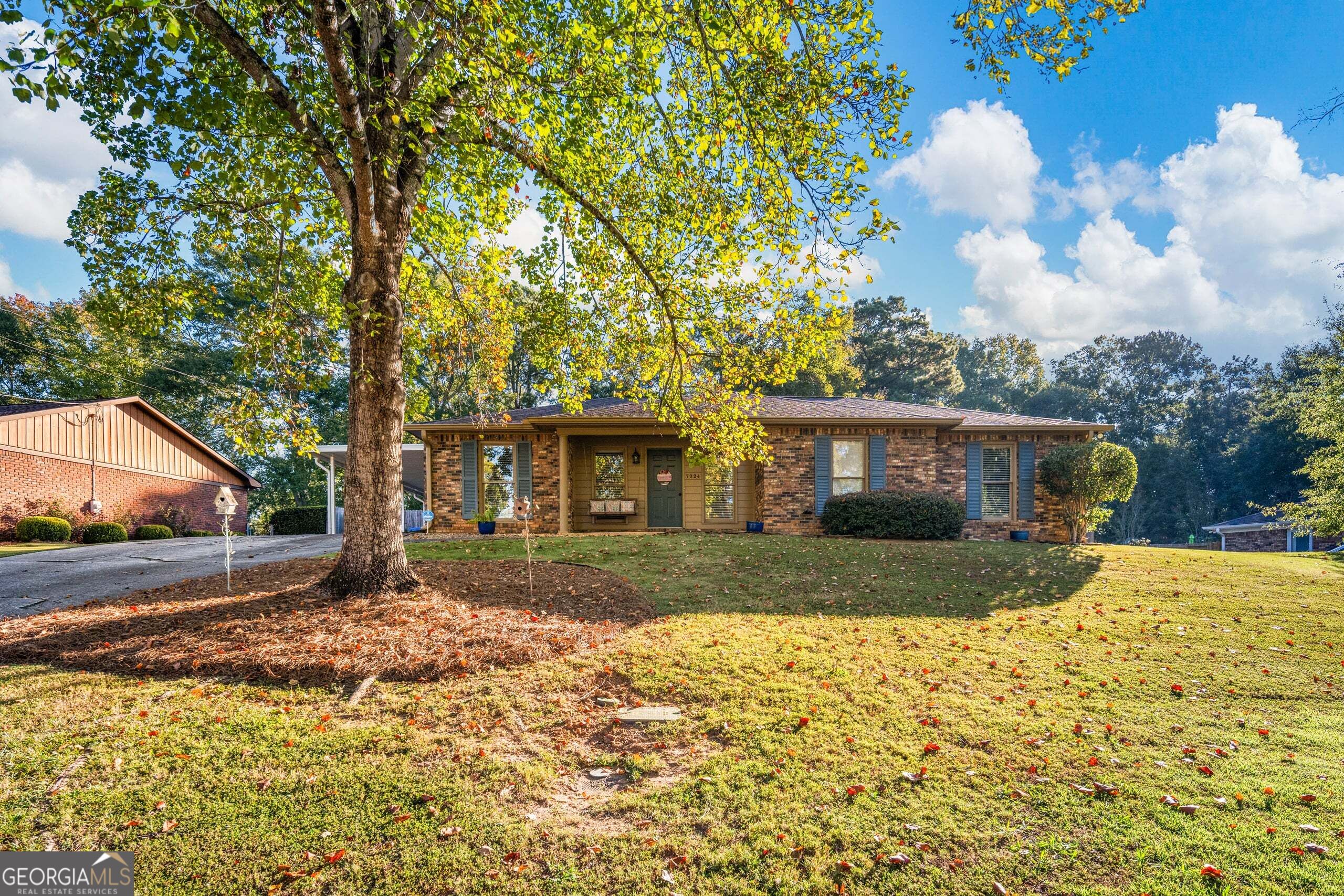 7324 Village LOOP