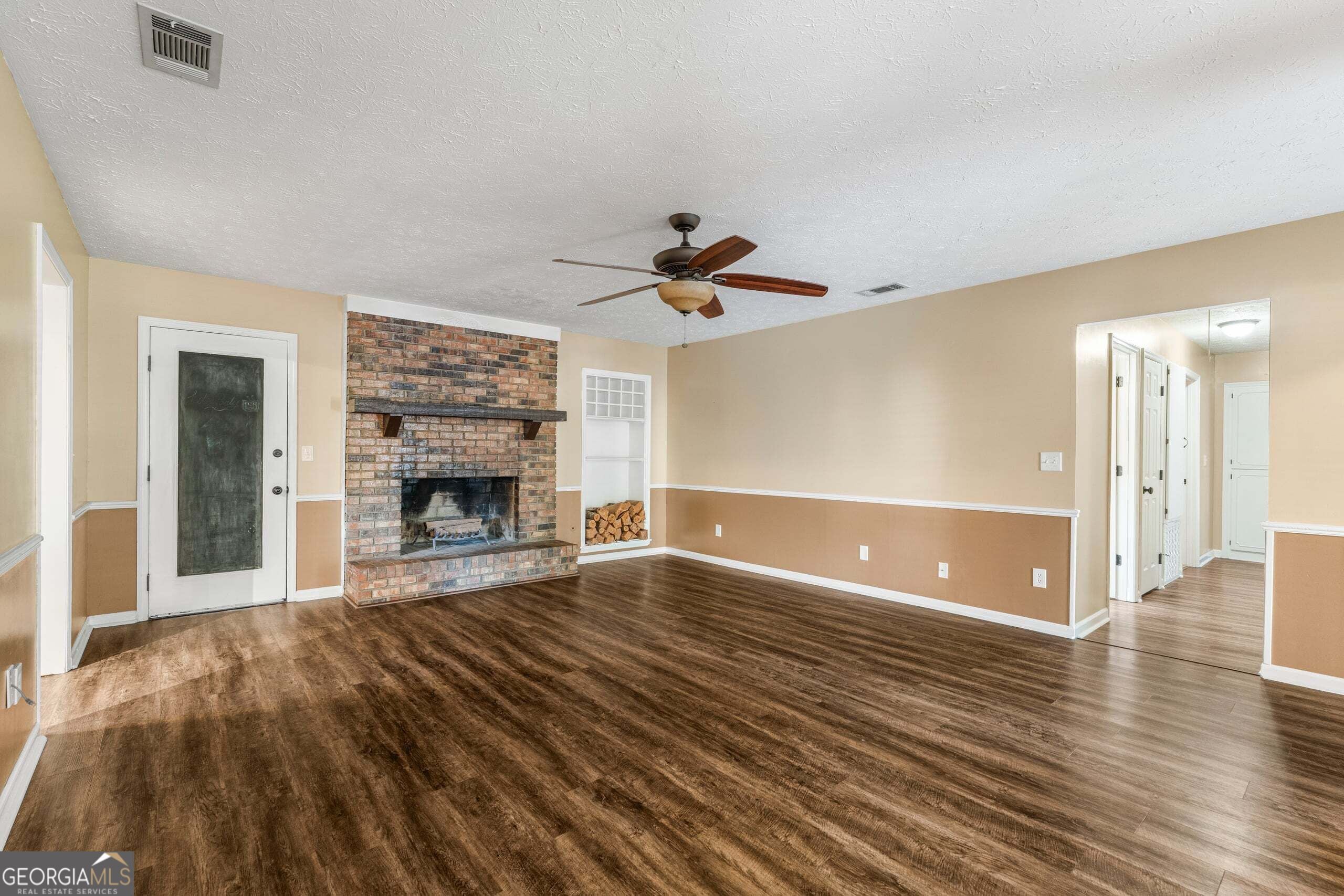 7324 Village LOOP