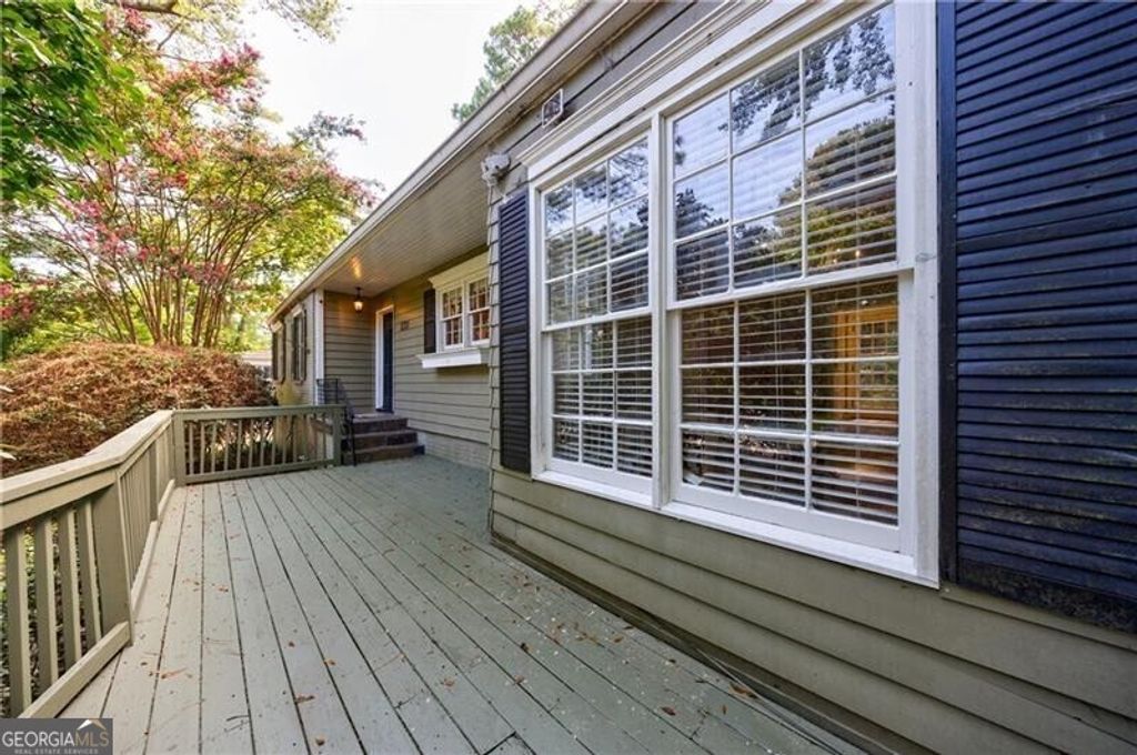 Photo of 2311 Pembrook Place, Atlanta, GA 30324 (MLS # 10727930)