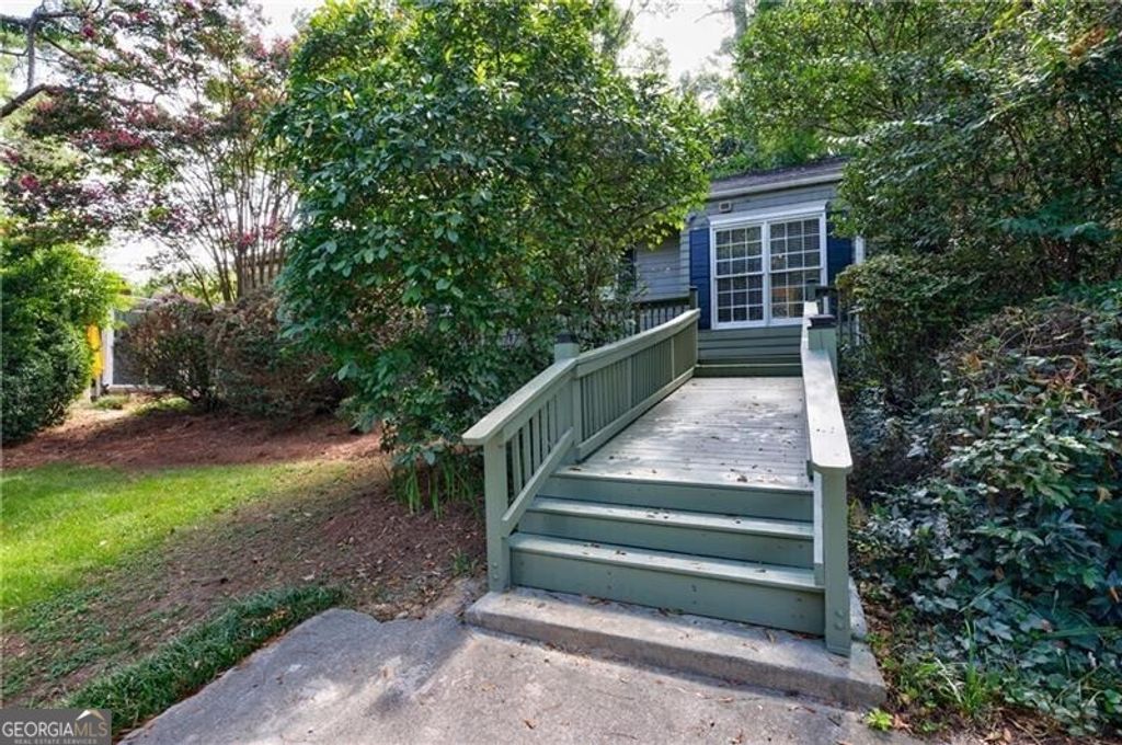 Photo of 2311 Pembrook Place, Atlanta, GA 30324 (MLS # 10727930)