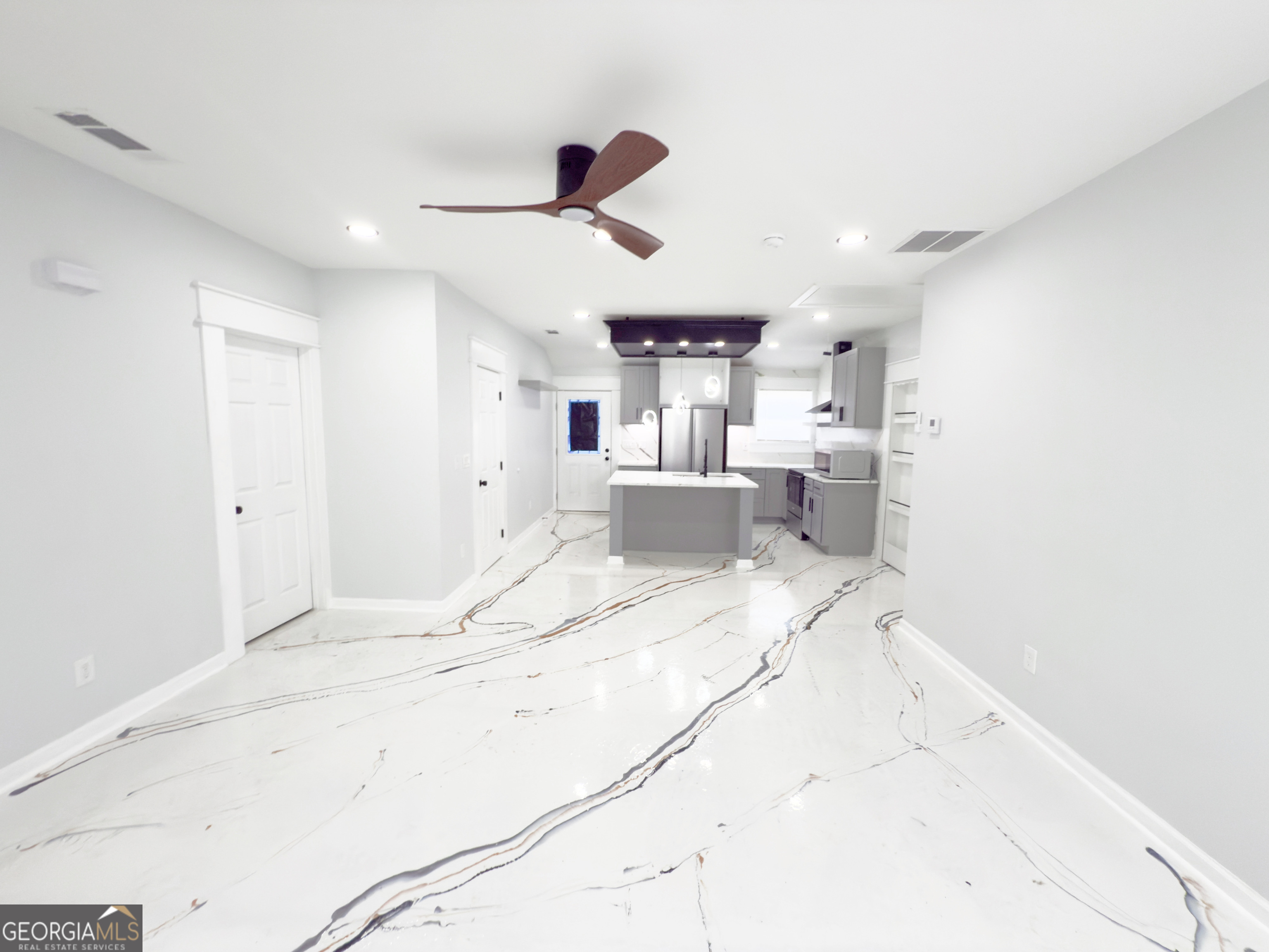 2526 Center ST NW