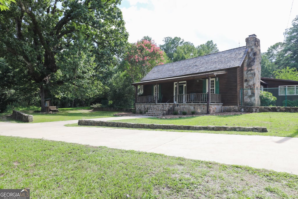 Photo of 363 Sanders Davis RD, Newnan, GA 30263 (MLS # 10812282)