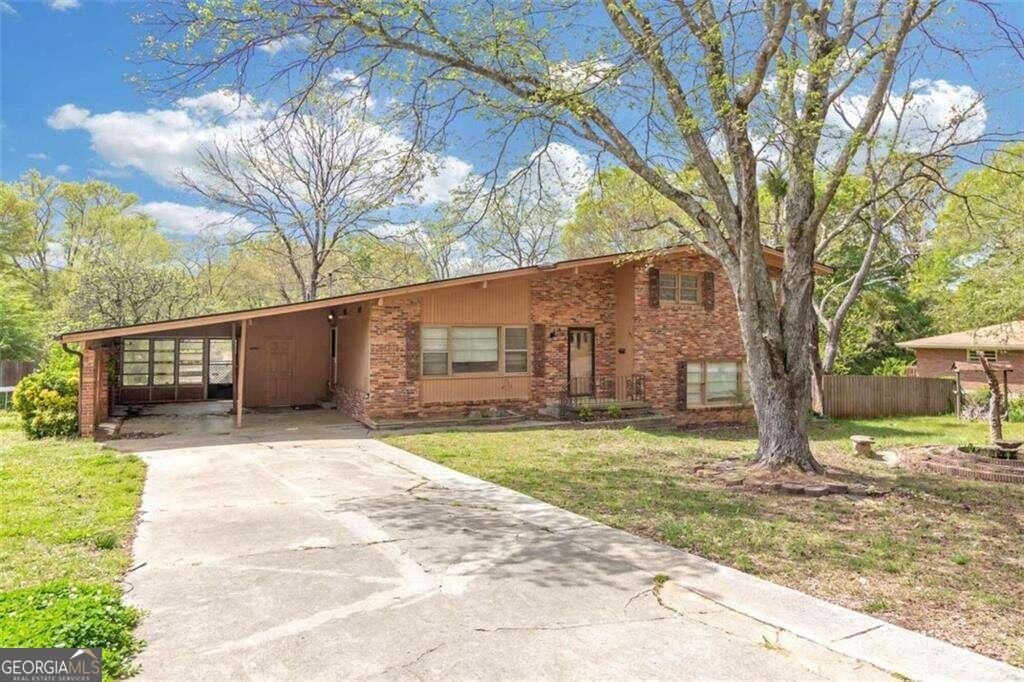 Photo of 1324 N Hicks Circle, Conyers, GA 30012 (MLS # 10669899)