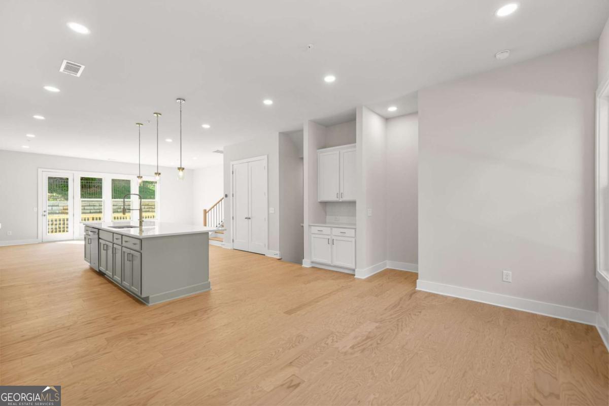 ROWAN WALK - Residential Lease