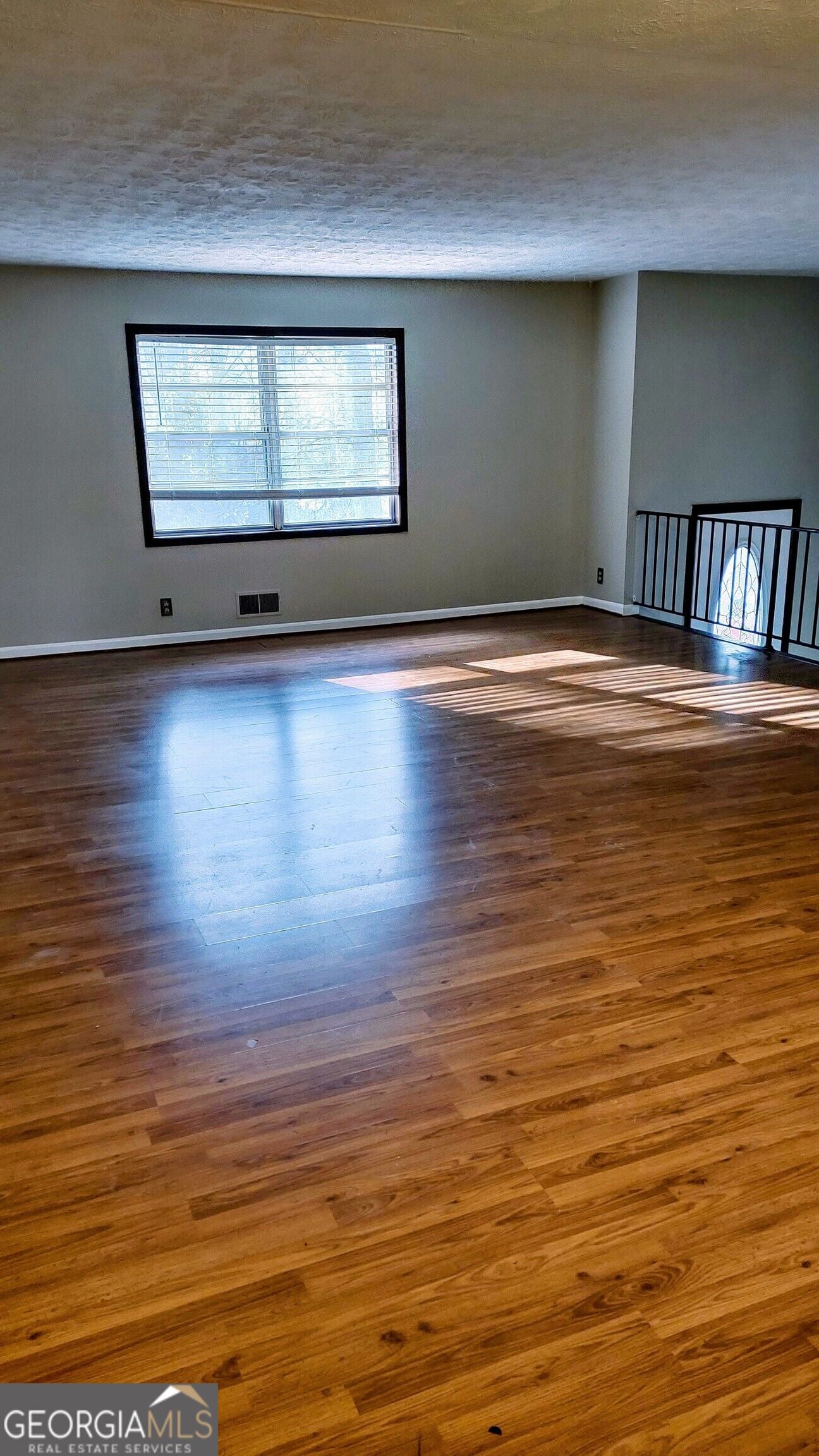401 Pineburr LN
