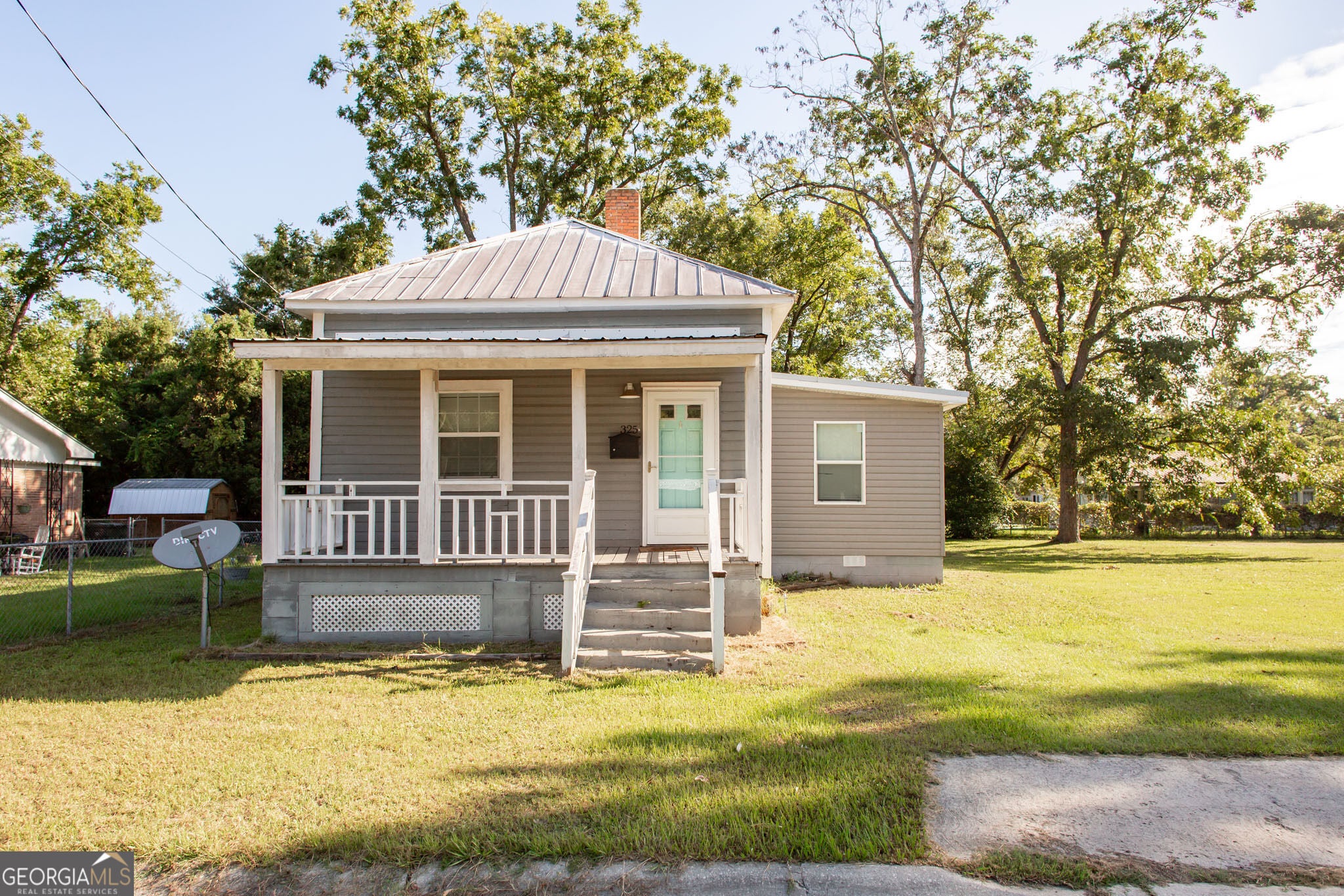 325 Glass ST