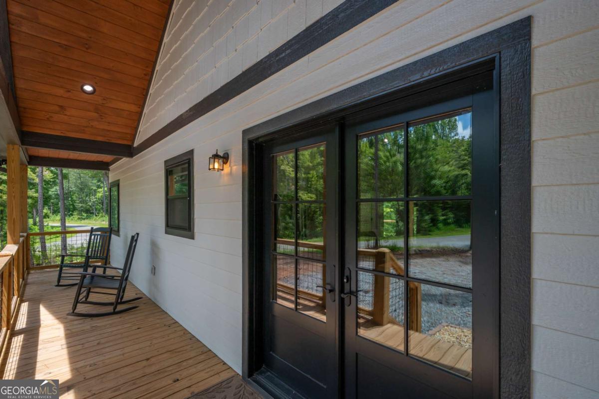 32 Hilton DR