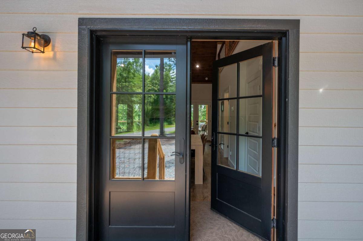 32 Hilton DR