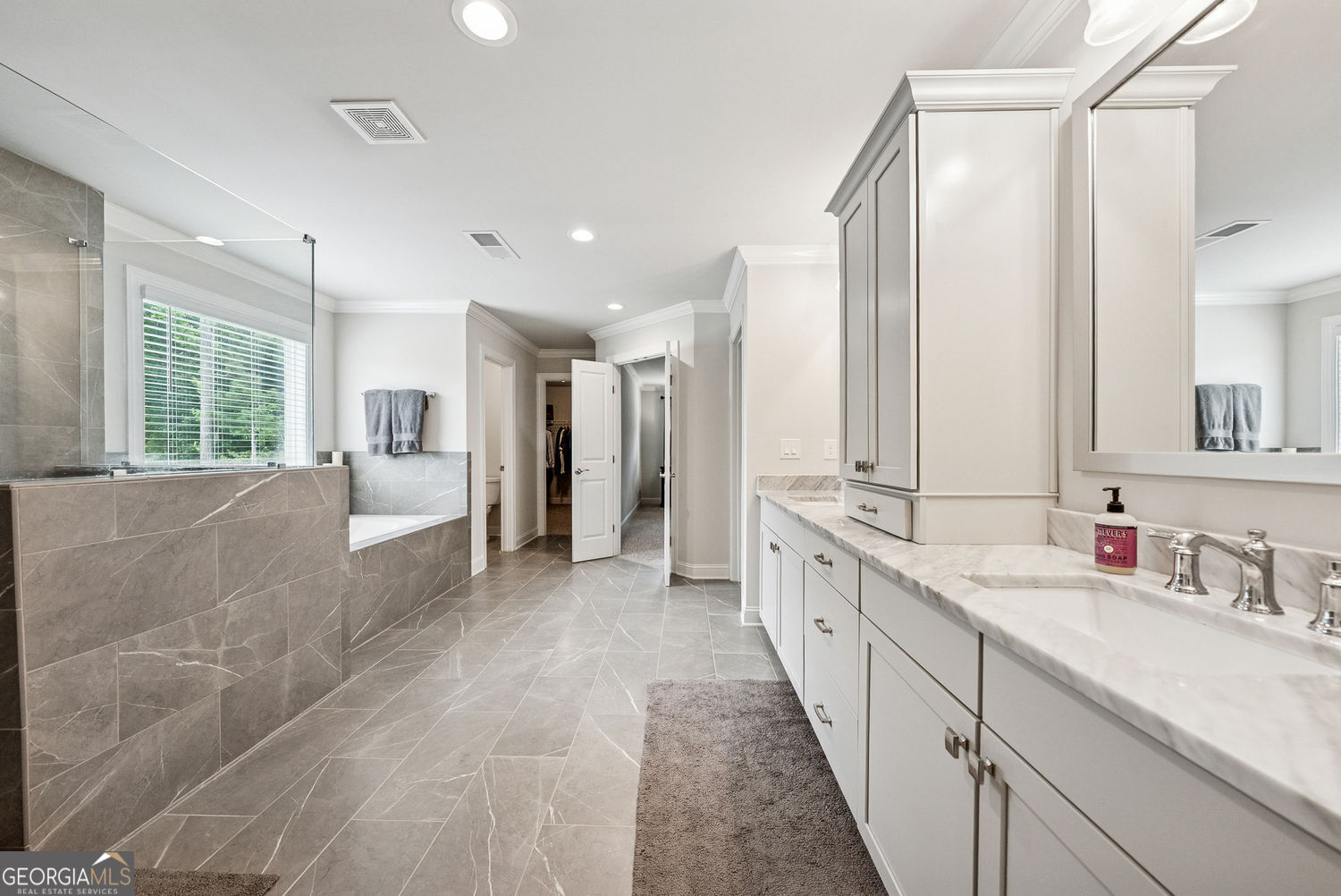 Canton, Georgia 30115, United States, 5 Bedrooms Bedrooms, ,5 BathroomsBathrooms,Residential,Active,142589