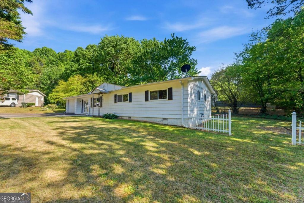 Photo of 1303 Cottonwood Court NW, Kennesaw, GA 30152 (MLS # 10737834)