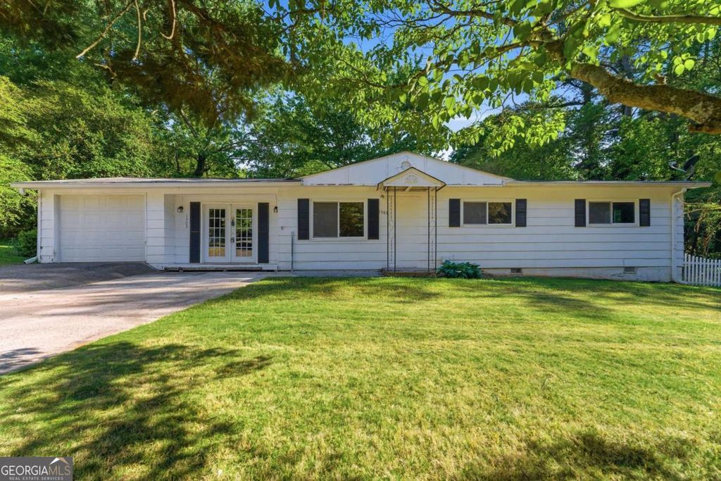 Photo of 1303 Cottonwood Court NW, Kennesaw, GA 30152 (MLS # 10737834)