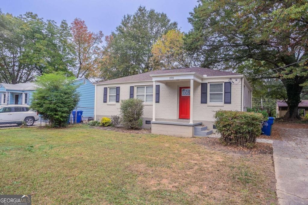 Photo of 2519 Godfrey Drive NW, Atlanta, GA 30318 (MLS # 10708974)