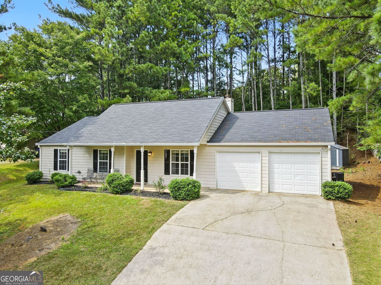 Charming 3BR/2BA ranch in Woodstock with no HOA! Centrally located, this well-maintained home features an updated kitchen with stainless steel appliances, cozy gas fireplace, LVP/tile flooring, and a peaceful greenspace backyard. Enjoy a welcoming front porch, spacious 2-car garage, and newer roof & HVAC. Conveniently located near Roswell, Alpharetta, and top-rated schools. Minutes from parks, Downtown Woodstock, shopping, golf, and vibrant community events.