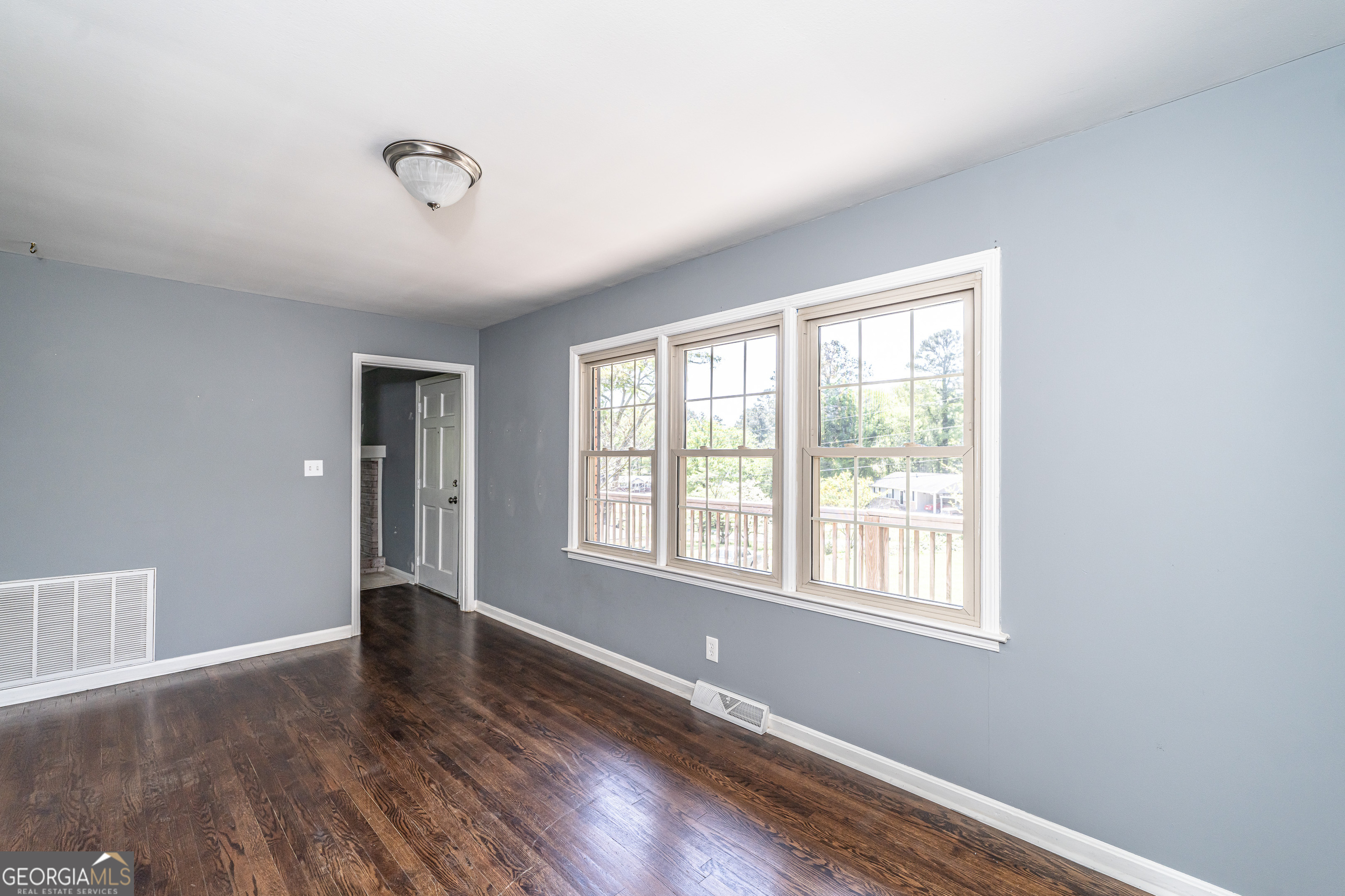 33 Lady Marian DR NE