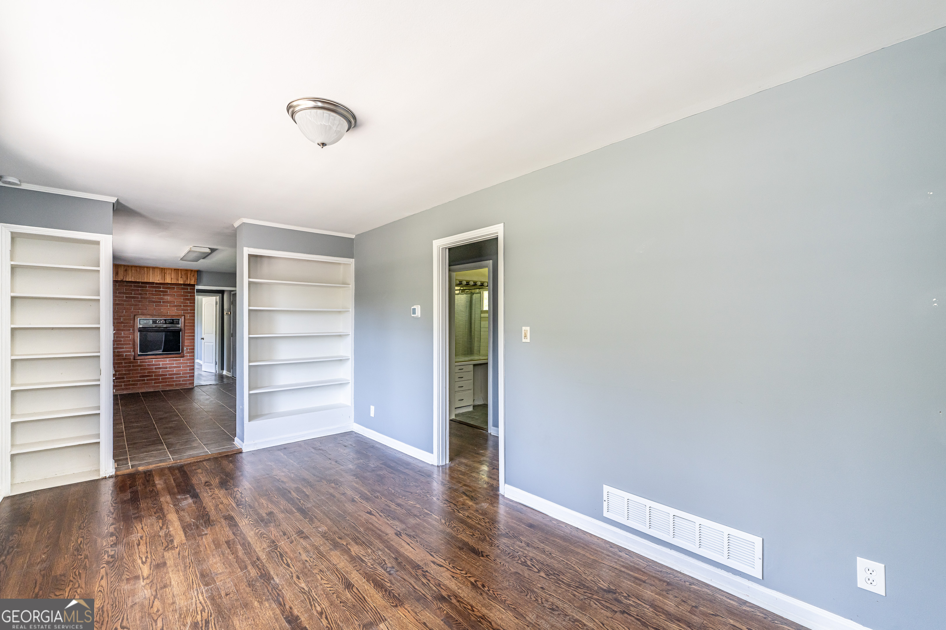 33 Lady Marian DR NE