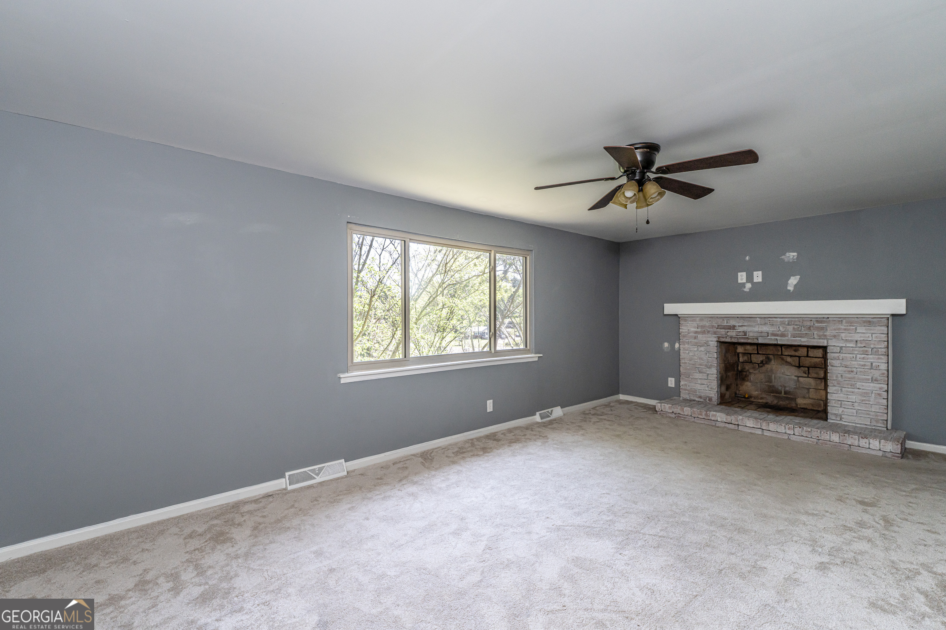 33 Lady Marian DR NE