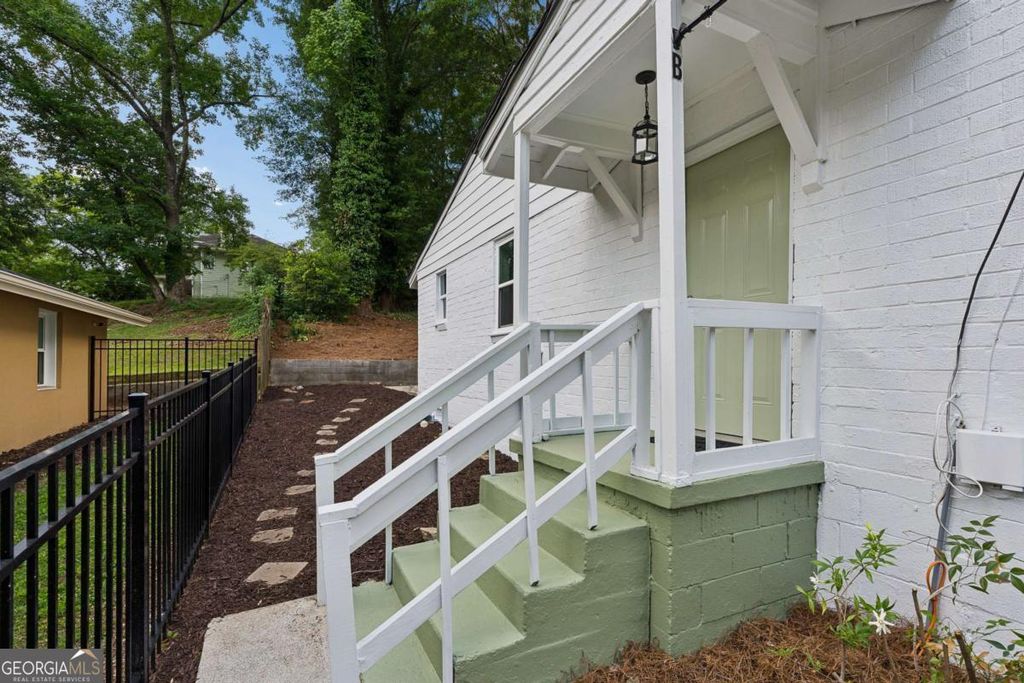 Photo of 1305 Wylie Street SE, Atlanta, GA 30317 (MLS # 10771910)
