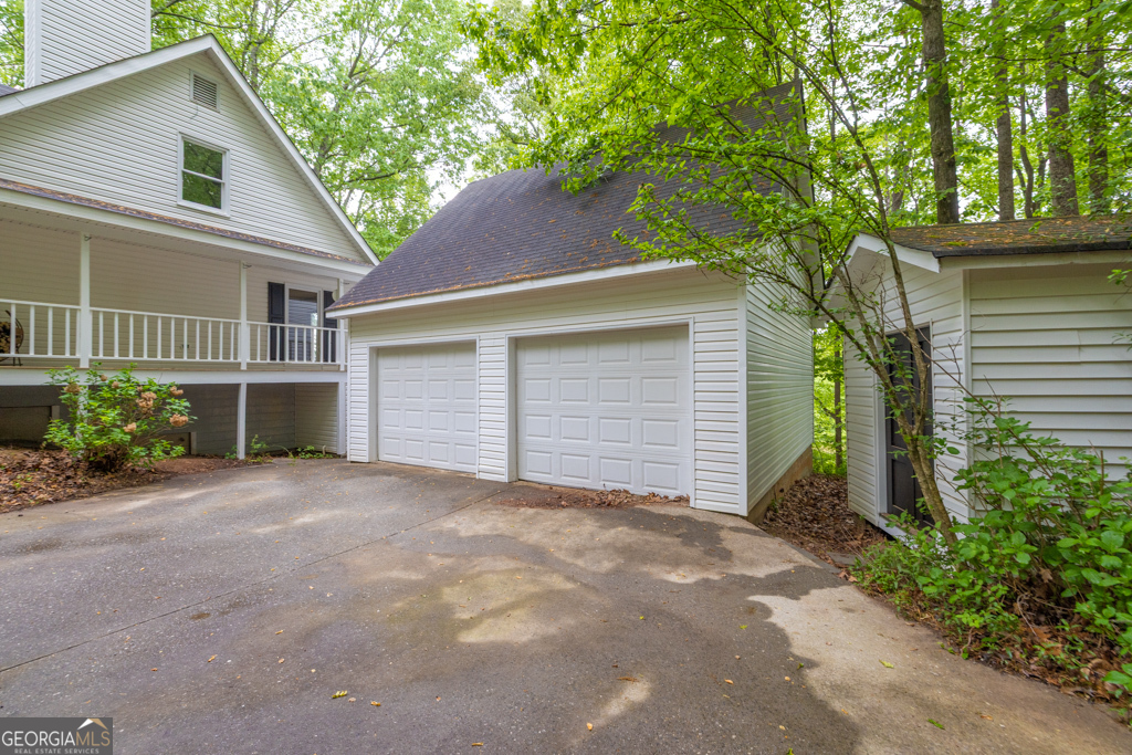 1190 Foster RD