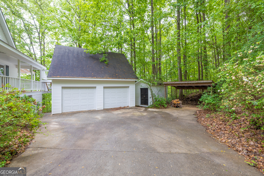 1190 Foster RD