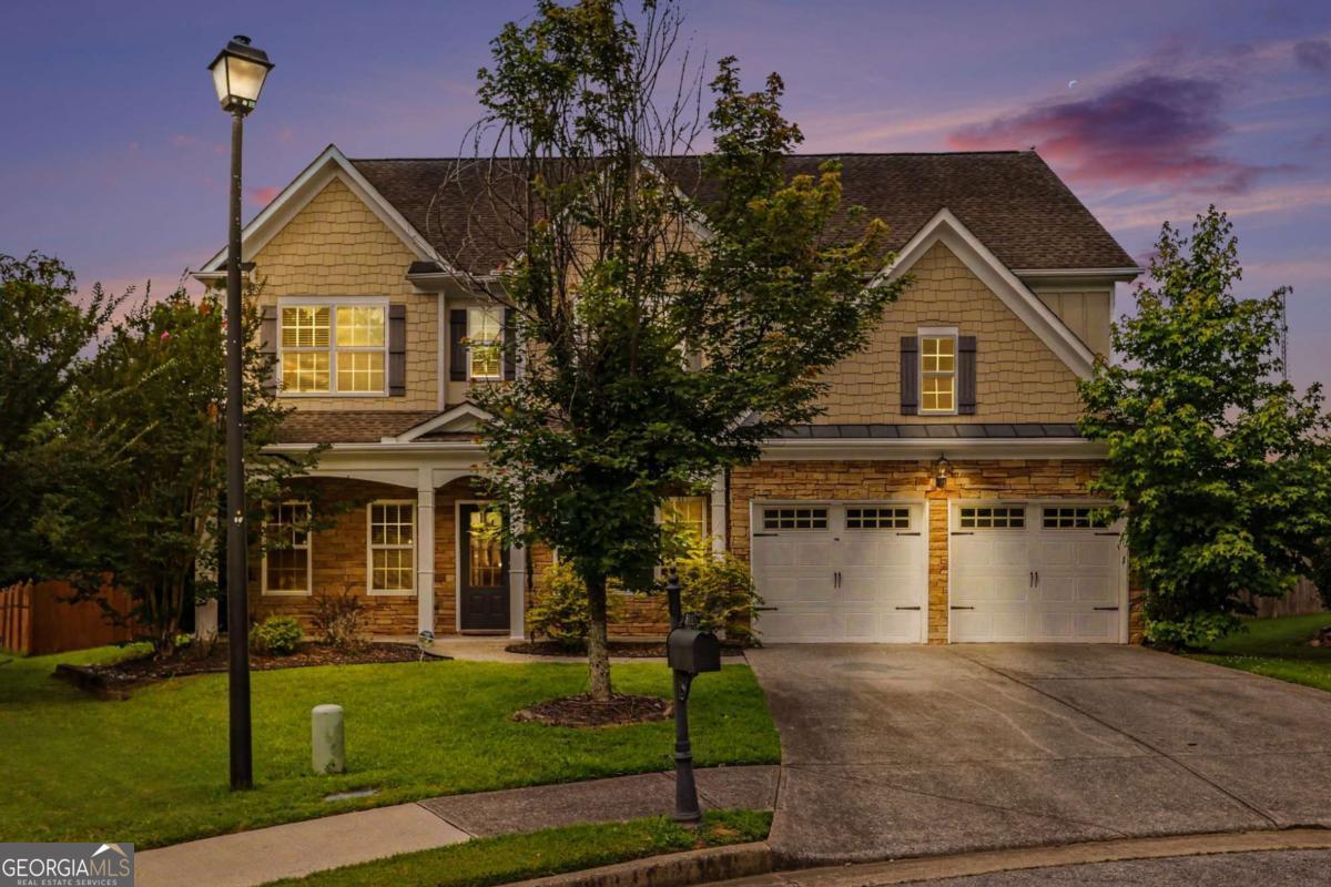 810 Sapphire LN