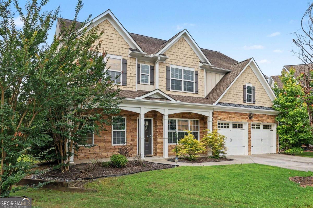 810 Sapphire LN