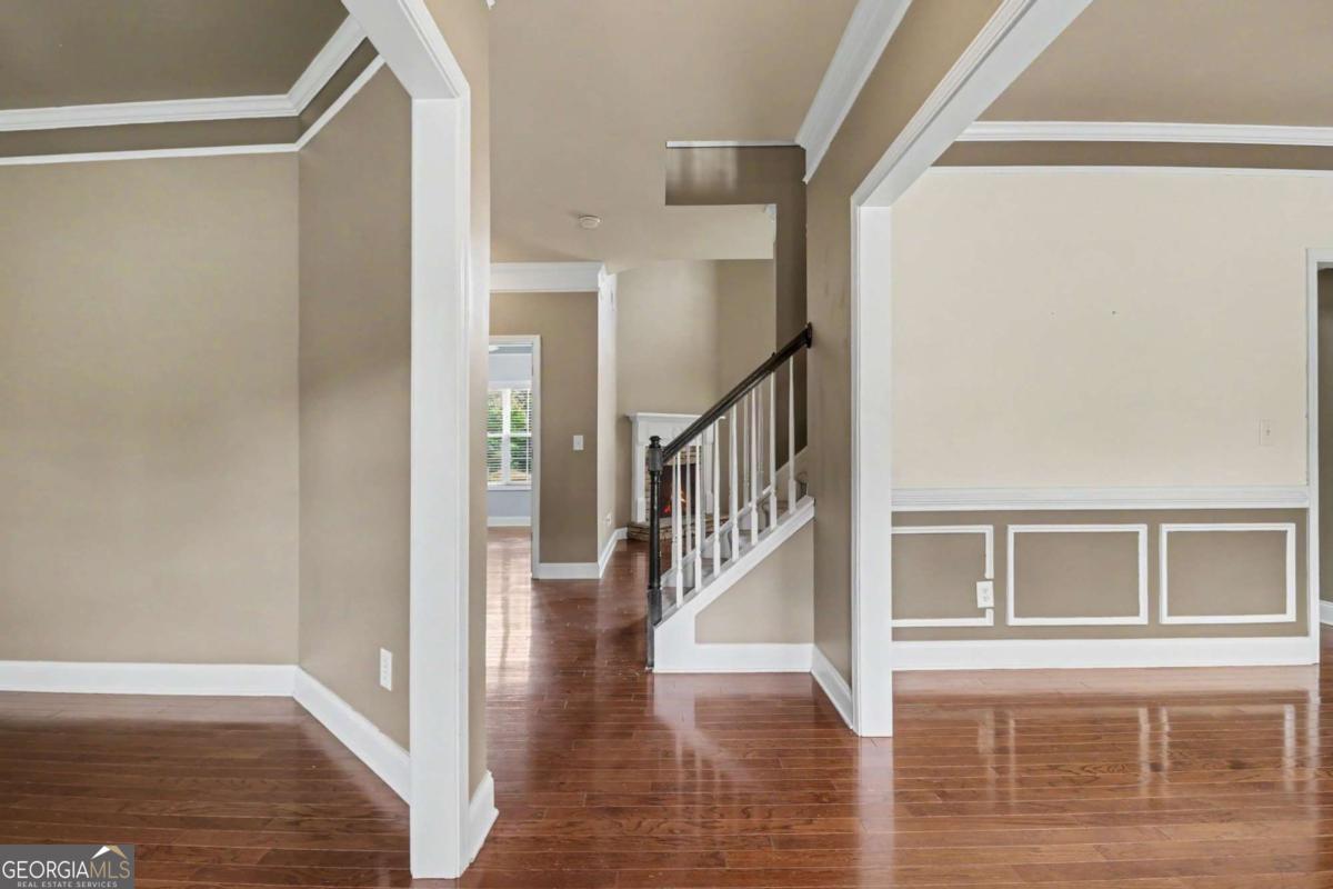 810 Sapphire LN